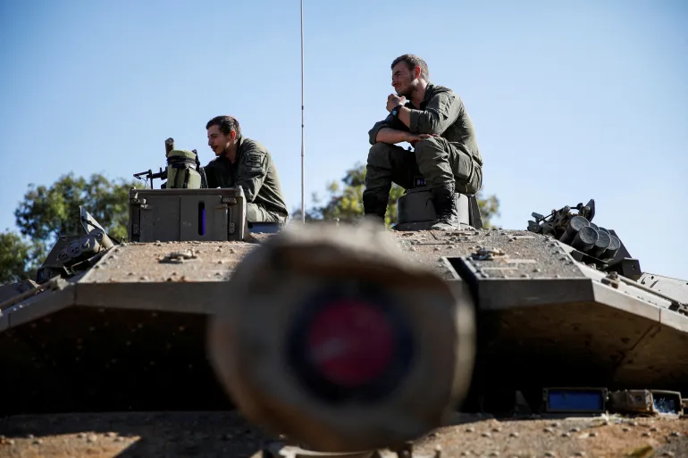 Hezbollah exige que forças israelenses se retirem do Líbano dentro do prazo estabelecido. [Yves Herman/Reuters]