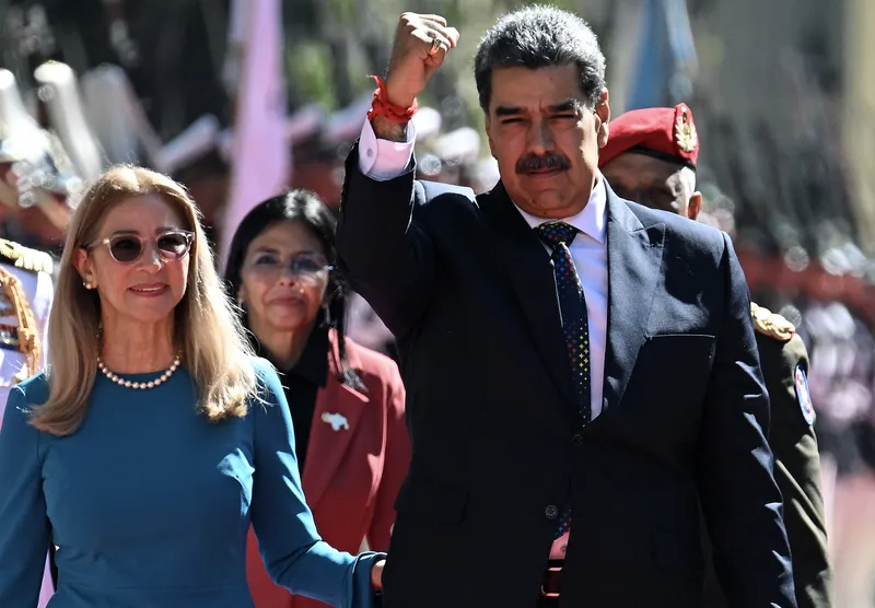 Nicolás Maduro assume seu terceiro mandato como presidente da Venezuela em 10 de janeiro de 2025, durante cerimônia no Palácio de Miraflores.