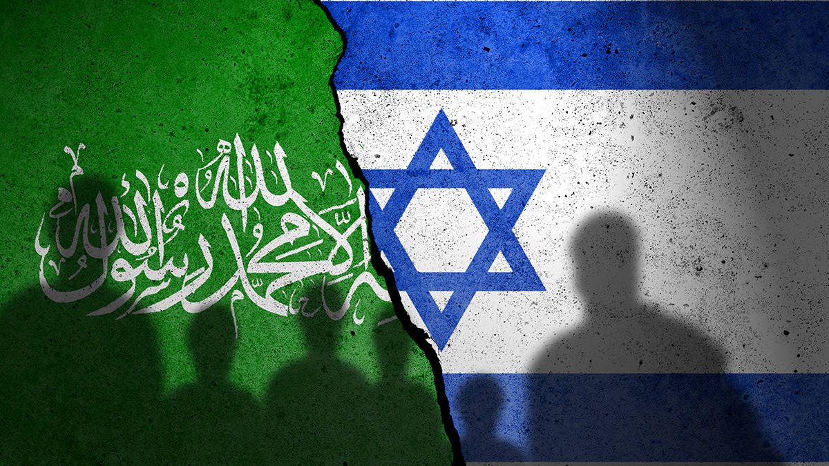 Bandeiras de Israel e Gaza, com sombras de pessoas visíveis nas bandeiras, representando a complexidade e as perdas humanas no contexto do possível cessar-fogo entre Israel e Hamas.