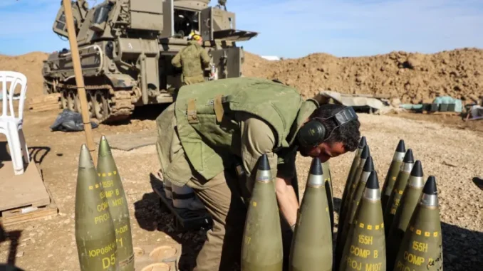 A ordem, assinada pelo antecessor de Trump, Joe Biden, em meio a preocupações sobre as ações de Israel durante sua guerra em Gaza, visava evitar que as vendas de armas dos EUA contribuíssem para abusos de direitos humanos no exterior. [Arquivo: Gil Cohen-Magen/AFP]. Fonte: Al Jazeera
