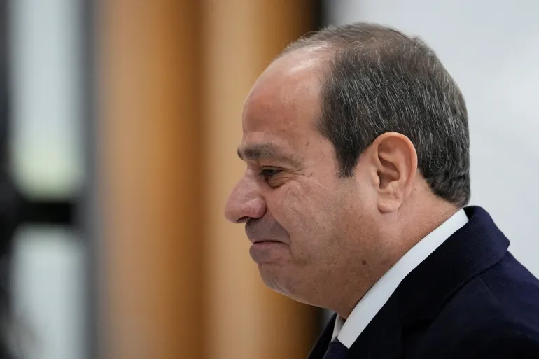 O presidente egípcio Abdel Fattah el-Sisi rejeitou o plano do presidente dos EUA, Donald Trump, de assumir Gaza e transferir os palestinos para o Egito e a Jordânia [Arquivo: Alexander Zemlianichenko/Pool via Reuters] Fonte: Al Jazeera