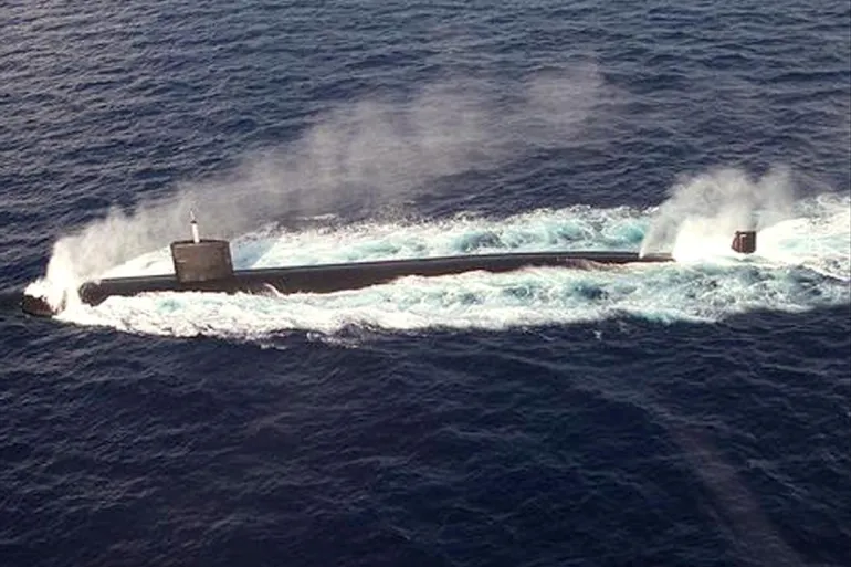 O submarino de ataque rápido USS Alexandria (SSN 757) é visto nesta foto de 2009 [Arquivo: AP Photo]Fonte: Al Jazeera