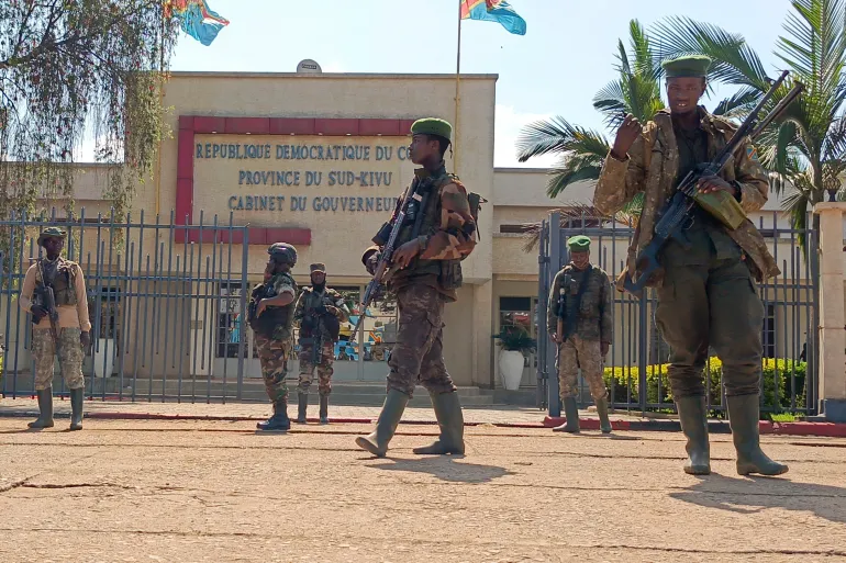 Os rebeldes M23 capturaram nesta semana a cidade congolesa de Bukavu, com 1,3 milhão de habitantes, após tomarem Goma no mês passado [Janvier Barhahiga/AP Photo]. Fonte: Al Jazeera