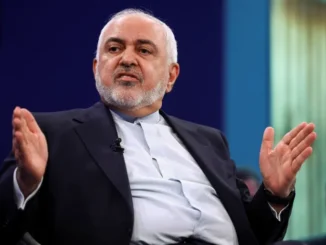 O vice-presidente do Irã para Assuntos Estratégicos, Javad Zarif, fala durante o 55º Fórum Econômico Mundial em Davos, Suíça, em 22 de janeiro de 2025 [Yves Herman/Reuters]. Fonte: Al Jazeera