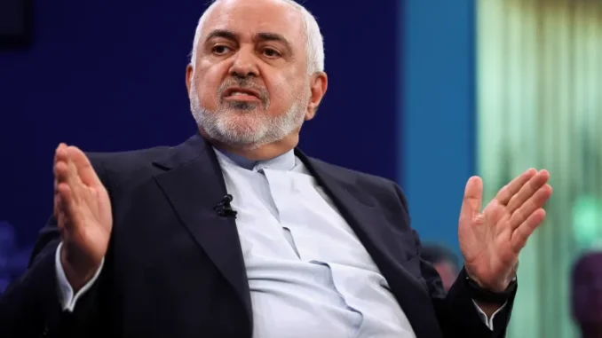 O vice-presidente do Irã para Assuntos Estratégicos, Javad Zarif, fala durante o 55º Fórum Econômico Mundial em Davos, Suíça, em 22 de janeiro de 2025 [Yves Herman/Reuters]. Fonte: Al Jazeera