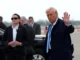 O presidente dos Estados Unidos, Donald Trump, acena ao chegar em West Palm Beach, Flórida, EUA [Arquivo: Kevin Lamarque/Reuters] Fonte: AL Jazeera