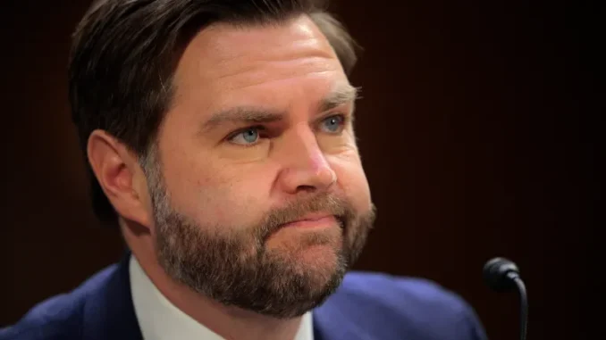 O vice-presidente dos EUA, JD Vance, apresenta seu amigo e indicado do presidente Donald Trump para o cargo de subsecretário de Defesa para Política, Elbridge Colby, durante sua audiência de confirmação perante o Comitê de Serviços Armados do Senado, no Edifício de Escritórios do Senado Dirksen, no Capitólio, em 4 de março de 2025, em Washington, DC. [Chip Somodevilla/AFP] Fonte: Al Jazeera