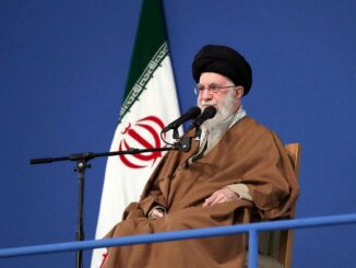 Líder Supremo do Irã, Aiatolá Ali Khamenei, fala durante uma reunião em Teerã, Irã, em 21 de março de 2025. Escritório do Líder Supremo do Irã/WANA (Agência de Notícias do Oeste da Ásia)/Divulgação via REUTERS/Foto de arquivo.