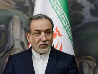 Ministro das Relações Exteriores do Irã, Abbas Araghchi, durante coletiva de imprensa, sinaliza disposição para negociações nucleares com potências europeias.