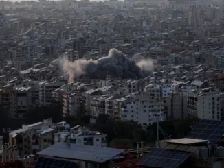 Israel ataca o sul de Beirute após emitir ordem de evacuação forçada.