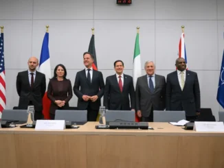Da esquerda para a direita: o ministro das Relações Exteriores da França, Jean-Noël Barrot; a ministra das Relações Exteriores da Alemanha, Annalena Baerbock; o secretário-geral da OTAN, Mark Rutte; o secretário de Estado dos EUA, Marco Rubio; o ministro das Relações Exteriores da Itália, Antonio Tajani; e o secretário de Relações Exteriores do Reino Unido, David Lammy, durante encontro na sede da OTAN em Bruxelas, Bélgica. Foto: Nicolas Tucat/AP Fonte: AL Jazeera