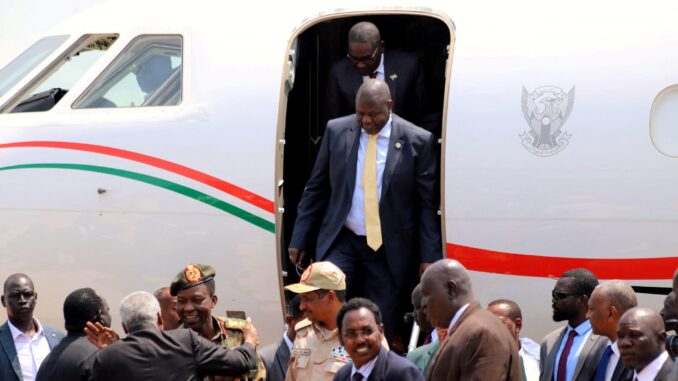 FD4F2N3LJ5JRTCAN4EBDMPYEOM O ex-vice-presidente do Sudão do Sul e ex-líder rebelde Riek Machar desce de um avião ao chegar a Juba para se reunir com o presidente Salva Kiir, no aeroporto internacional de Juba, Sudão do Sul, em 9 de setembro de 2019. Foto: REUTERS/Samir Bol/Arquivo