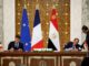 O presidente egípcio, Abdel Fattah al-Sisi, e o presidente francês, Emmanuel Macron, assinam acordos bilaterais durante reunião no Palácio Presidencial no Cairo, Egito, em 7 de abril de 2025. Foto: Ludovic Marin/Pool via REUTERS