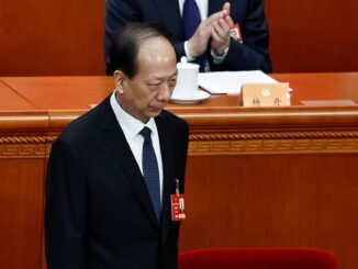 O Vice-Presidente da Conferência Consultiva Política do Povo Chinês (CCPPC), Shi Taifeng, chega para a segunda sessão plenária da CCPPC no Grande Palácio do Povo em Pequim, China, em 7 de março de 2025. REUTERS/Tingshu Wang/Arquivo