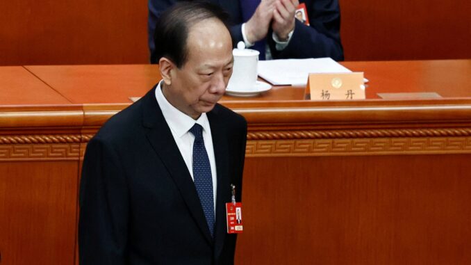 RZVNRTFLWBKL5CDJ4K3E2DZTIY O Vice-Presidente da Conferência Consultiva Política do Povo Chinês (CCPPC), Shi Taifeng, chega para a segunda sessão plenária da CCPPC no Grande Palácio do Povo em Pequim, China, em 7 de março de 2025. REUTERS/Tingshu Wang/Arquivo