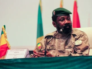 Assimi Goita, líder militar do Mali, durante evento oficial após tomar o poder.