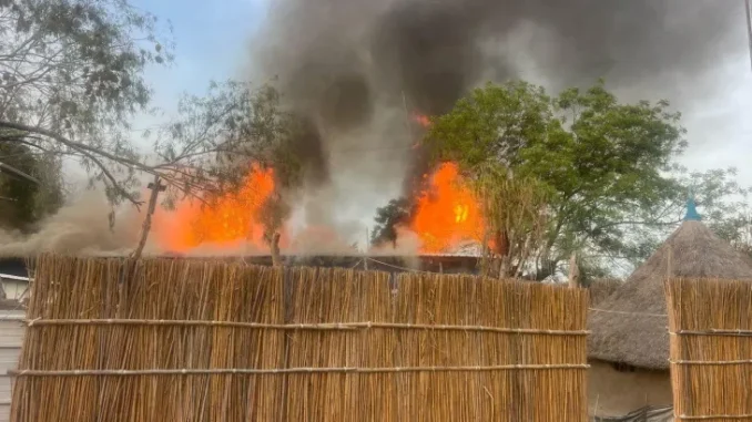 2025-05-03T144547Z_1790103798_RC2EAEAHGSY1_RTRMADP_3_SOUTHSUDAN-ATTACK-1746283714 Aviação militar ataca cidade de Nasir no Sudão do Sul, intensificando temores de guerra renovada.