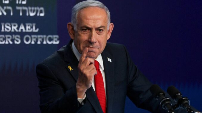 2ZSAVY36EBJFVEFFRYYS7H2JYY Primeiro-ministro israelense Benjamin Netanyahu fala durante coletiva de imprensa em Jerusalém, em 21 de maio de 2025.