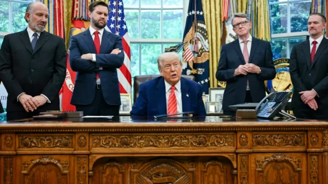 AFP__20250508__44YF7KV__v1__HighRes__UsPoliticsTradeTrump-1746718685 Presidente Donald Trump anuncia novo acordo comercial com o Reino Unido durante coletiva de imprensa.