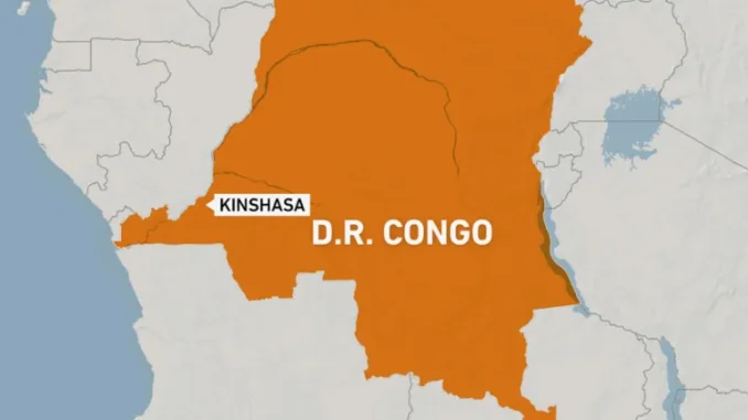 DR.CONGO_KINSHASA_WEBMAP-1000x562-1 Mapa da República Democrática do Congo (RDC) destacando as províncias e as principais áreas afetadas pelos desastres naturais e conflitos.
