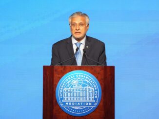 Ministro das Relações Exteriores do Paquistão, Ishaq Dar, durante cerimônia de assinatura da Convenção para a Criação da Organização Internacional de Mediação (IOMed) em Hong Kong, China, 30 de maio de 2025.