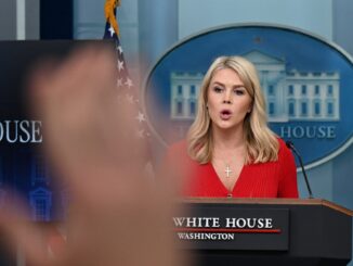 Karoline Leavitt durante coletiva de imprensa na Casa Branca, em Washington, 29 de maio de 2025.