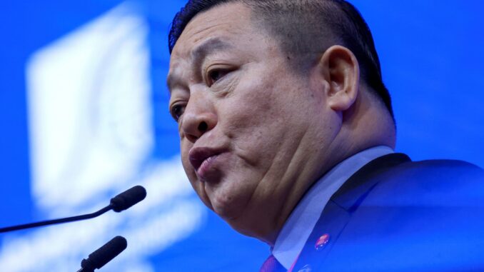 U3TRJPSKJ5MWZD2OUANRJ2WC6Y Secretário-Geral da ASEAN, Dr. Kao Kim Hourn, fala durante reunião ministerial em Kuala Lumpur, Malásia, 9 de abril de 2025.