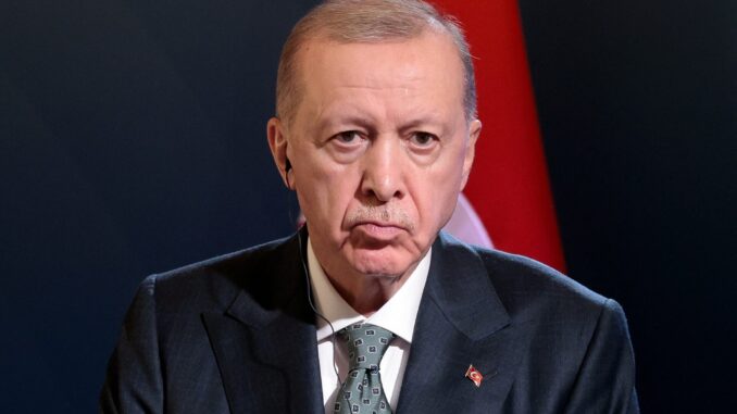 VPVCK65DMZPOXEKBSYY3ODF6UI Presidente turco Recep Tayyip Erdogan durante coletiva de imprensa em Roma, 29 de abril de 2025.