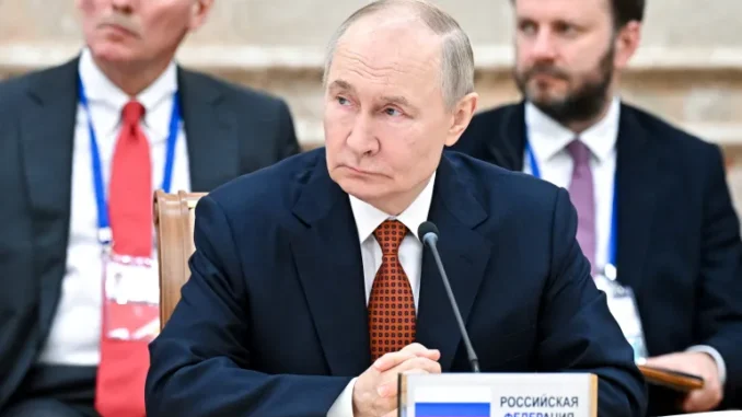 2025-06-27T133614Z_1123713051_RC20BFA5J703_RTRMADP_3_BELARUS-SUMMIT-1751041902 Presidente russo Vladimir Putin participa de reunião do Conselho Supremo da União Econômica Eurasiana em Minsk, Belarus, em 27 de junho de 2025.