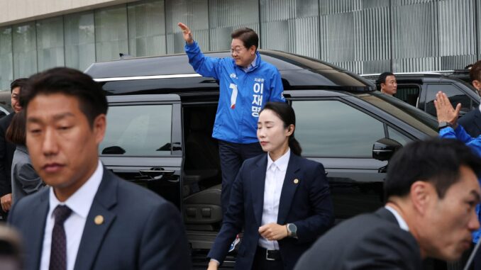 THNFP2NMGJLOXHGFSCACOCRKYI Lee Jae-myung, candidato presidencial do Partido Democrático da Coreia do Sul, em comício eleitoral em Hanam, junho de 2025.