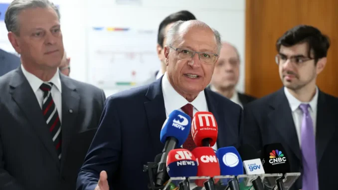 VALTER CAMPANATO/AGÊNCIA BRASIL Geraldo Alckmin fala à imprensa sobre negociações comerciais com os Estados Unidos