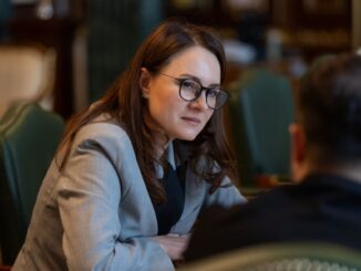Yulia Svyrydenko em reunião oficial no gabinete do governo ucraniano, julho de 2025
