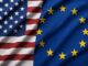 Bandeira mesclada da União Europeia e dos Estados Unidos da América.