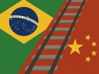 Bandeiras do Brasil e da China unidas por um trilho ferroviário