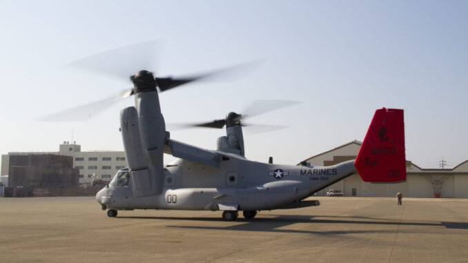 MV-22 conducts first flights in Japan V-22 Osprey em solo japonês durante operações militares em Iwakuni