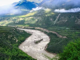 Vista aérea do Grand Canyon do rio Yarlung Zangbu, o maior e mais profundo do mundo, localizado no Tibete, China, em 12 de agosto de 2012.