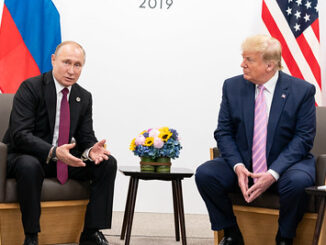 Donald Trump e Vladimir Putin juntos durante a cúpula do G20 em Osaka, Japão, 2019