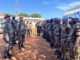 Comandante da UNMISS, Tenente-General Mohan Subramanian, inspeciona tropas em Tambura, Sudão do Sul, garantindo a proteção de civis.