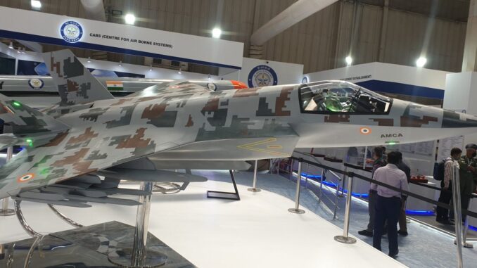 AMCA: Caça de Quinta Geração da Índia Modelo do caça indiano AMCA exibido durante a Aero India 2021