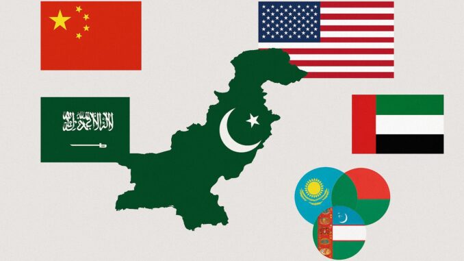 Mapa do Paquistão em verde cercado pelas bandeiras da China, Estados Unidos, Arábia Saudita, Emirados Árabes Unidos e países da Ásia Central, representando novos acordos bilaterais.