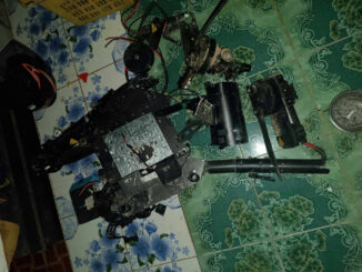 Fragmentos de drone abatido em região de conflito em Myanmar, evidenciando o uso de tecnologia europeia avançada em sistemas anti-jamming.