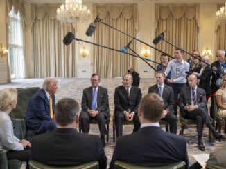 Donald Trump e Ursula von der Leyen se reúnem em Turnberry, Escócia, julho de 2025.
