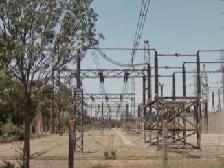 Infraestrutura elétrica no Irã, com subestações e linhas de transmissão, mostrando apagões generalizados durante a crise energética.