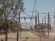 Infraestrutura elétrica no Irã, com subestações e linhas de transmissão, mostrando apagões generalizados durante a crise energética.