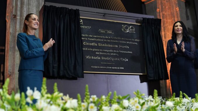 Claudia Sheinbaum marca centenário do Banco do México Presidente do México Claudia Sheinbaum e Governadora Victoria Rodríguez Ceja durante cerimônia comemorativa dos 100 anos do Banco do México, 25 de agosto de 2025.