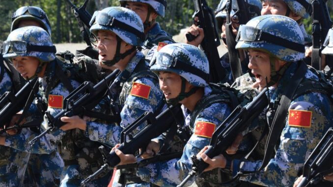Exercício militar do Exército Chinês Soldados do Exército Chinês durante exercício militar multilateral no Brasil