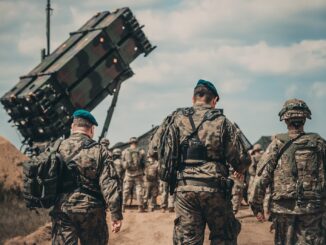 Forças armadas polonesas e sistema de mísseis Patriot em demonstração militar