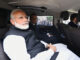 Presidente francês Emmanuel Macron e primeiro-ministro indiano Narendra Modi juntos no Arco do Triunfo em Paris, junho de 2017