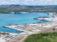 Vista aérea da Base Naval dos EUA em Guam mostrando navios da Austrália, Japão, Coreia do Sul e EUA durante o exercício militar Pacific Vanguard 2019.