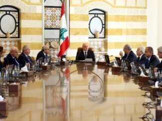 Reunião do Conselho de Ministros do Líbano no Palácio Baabda, com o presidente Joseph Aoun e ministros discutindo ataques israelenses no sul do país e medidas das Forças Armadas Libanesas.